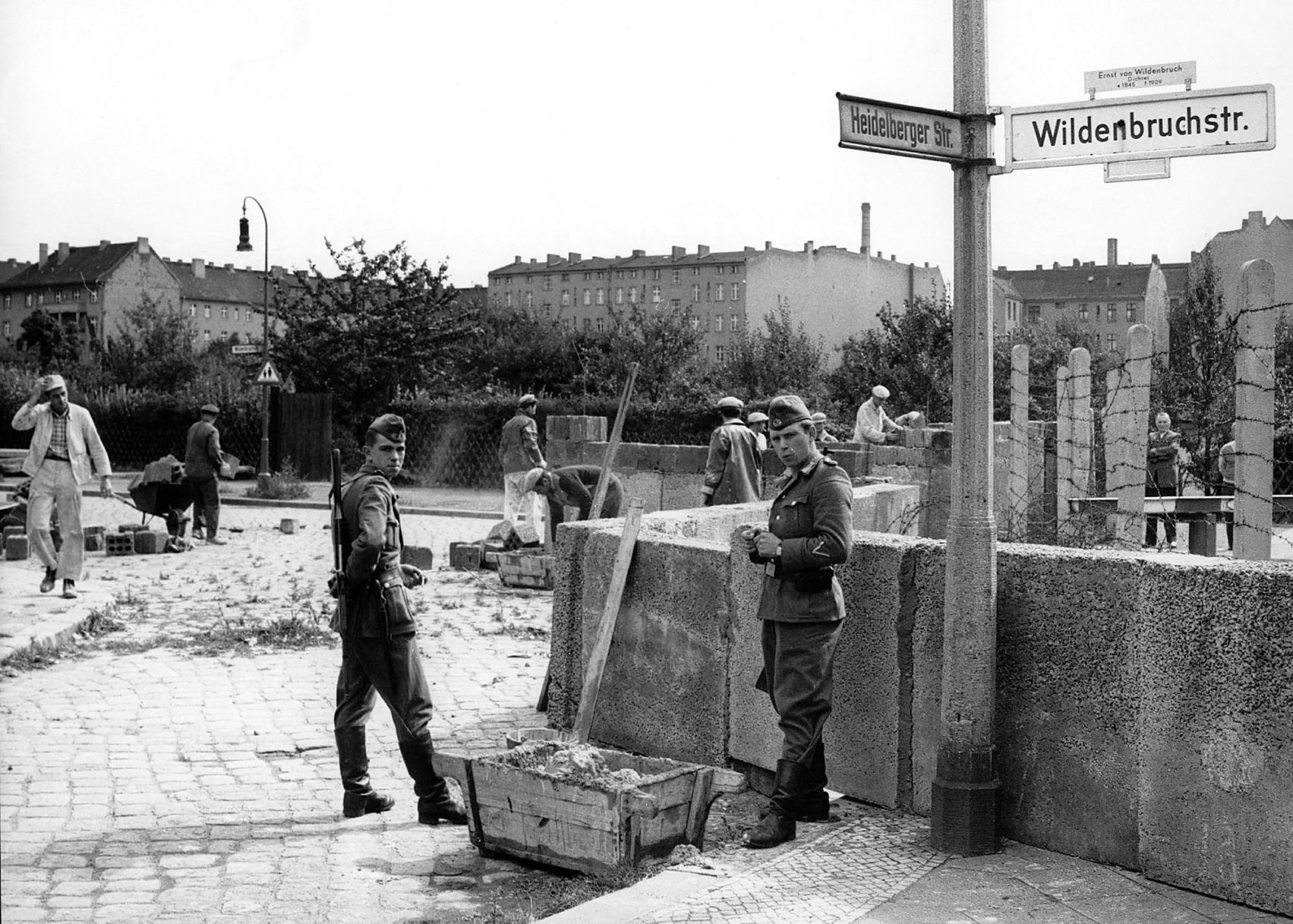 1961: Berlin Wall